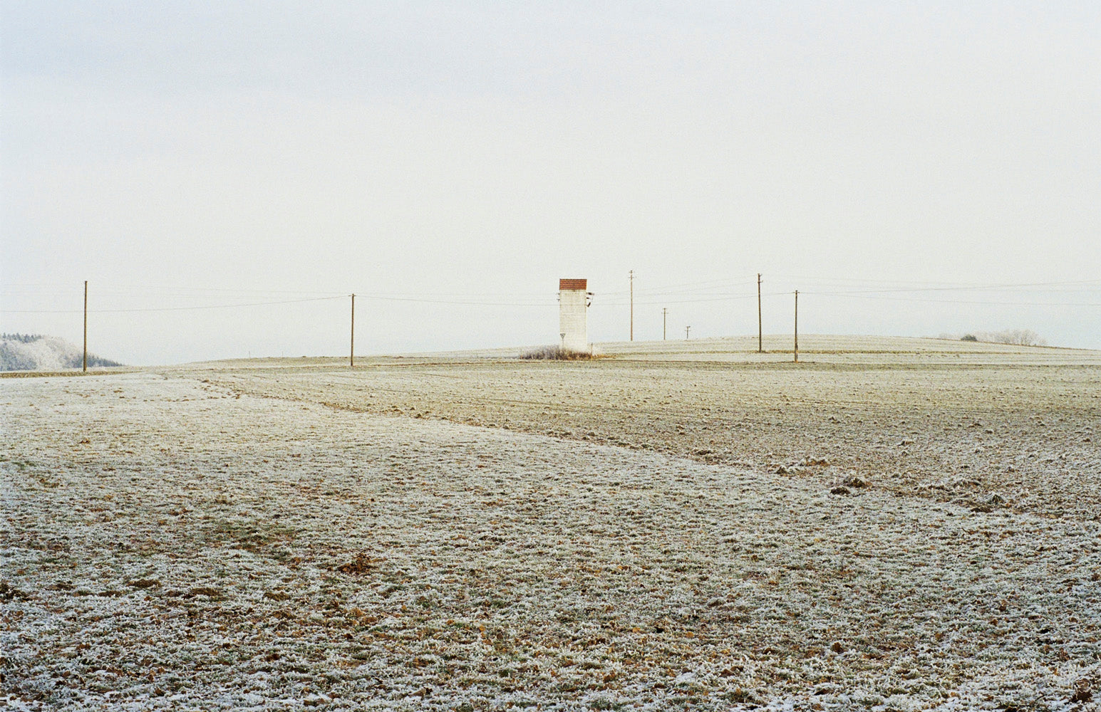 Ulrike Kolb, o.T. Landschaft, Stimmung, glückhafter Augenblick, bliss, zivilisatorischen Schnitte, Bayern, Brandenburg, Südafrika, Schwimmbecken, Swimmingpool, Bergpanorama, Joachim Brohm, HGB Leipzig, Bayerischen Staatsgemäldesammlung, Loris Galerie, EIKON, Museum für Angewandte Kunst Gera, Museum Berggruen